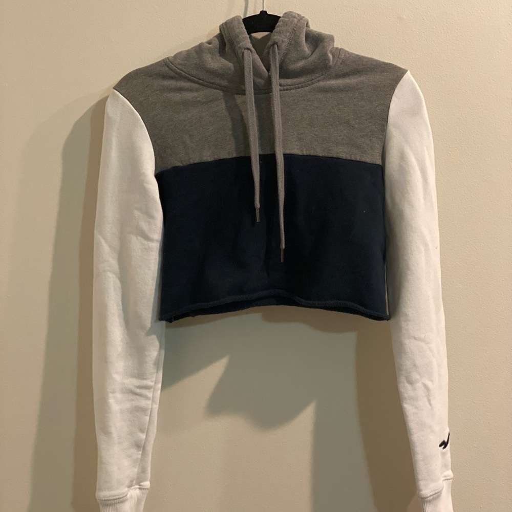 Cropped Hollister hoodie. Size XS